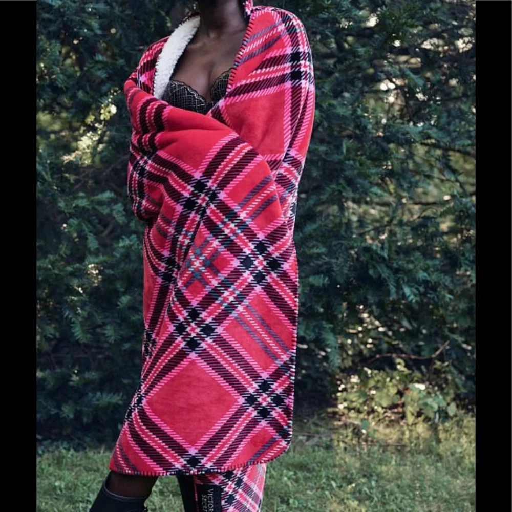 Victoria’s Secret Plaid Sherpa Blanket NWT